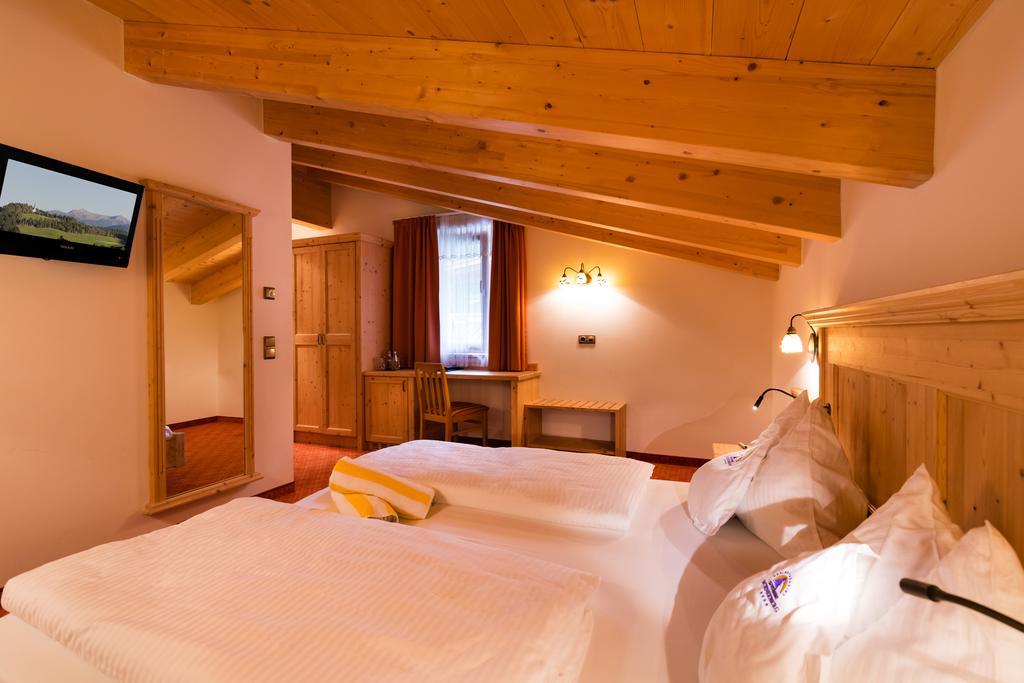 Hotel Schneeberg Family Spa Resort ريدانا الغرفة الصورة