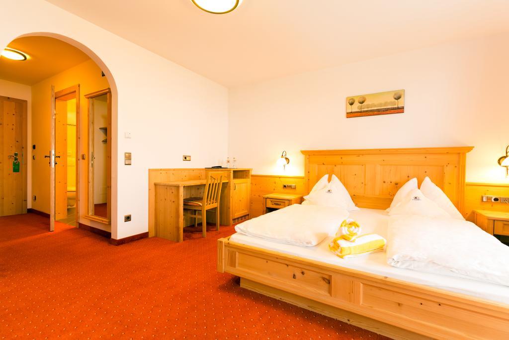 Hotel Schneeberg Family Spa Resort ريدانا الغرفة الصورة